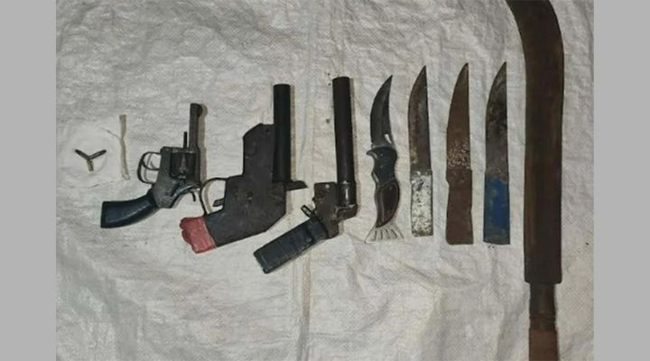 কু‌ষ্টিয়ায় পিস্তল ও ওয়ান শুটারগান উদ্ধার